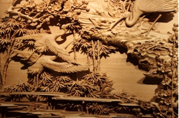 客户利用诺贝思电加热蒸汽发生器产生高温蒸汽加热木材，用蒸汽热弯材料，提高效果